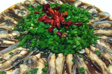 肉质鲜嫩肥美，下酒又下饭的葱油蛏子的做法