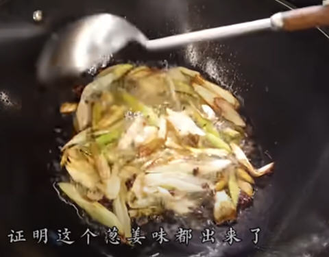 色泽鲜红，肉质细嫩的油焖大虾怎么做