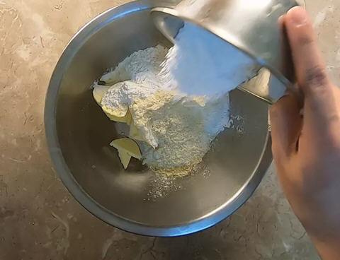 入口酸酸甜甜，香气四溢的法式柠檬小塔