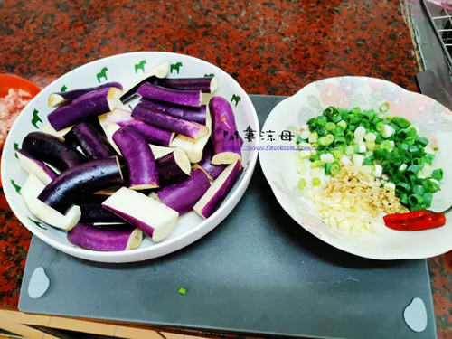 整个制作过程非常简单的鱼香茄子简单做法