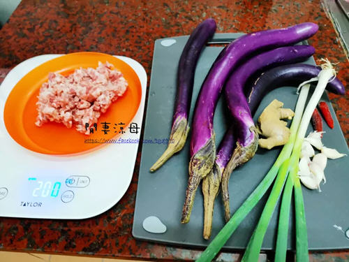 整个制作过程非常简单的鱼香茄子简单做法