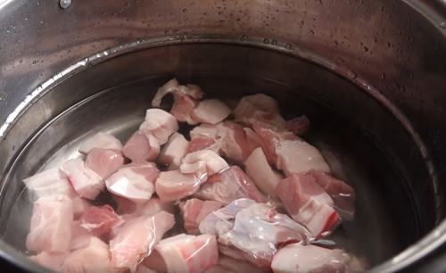 家庭红烧肉，肉质酥烂，口感软而不硬