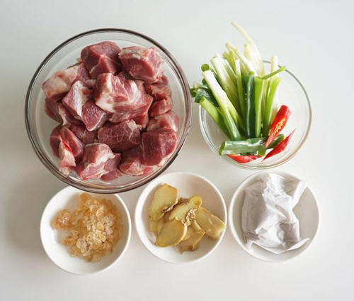 很多人无法抵抗的美食：冰糖红烧肉的做法图解