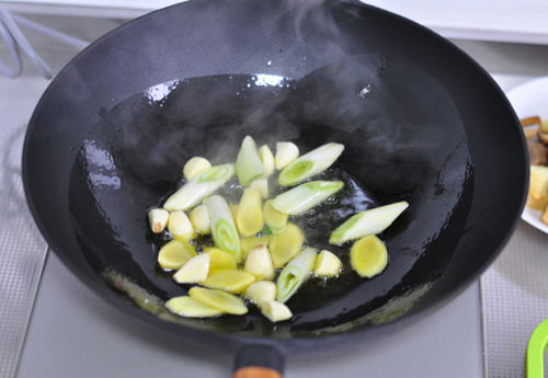 在家做麻辣香锅香喷喷的又超级下饭