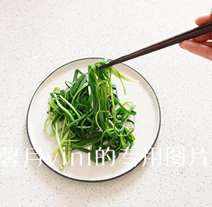 粉丝分享在家如何用烤箱来做烤韭菜