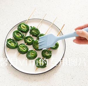 粉丝分享在家如何用烤箱来做烤韭菜