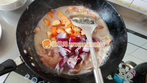 做法简单，美味可口，营养丰富的卡通兔咖喱牛肉饭