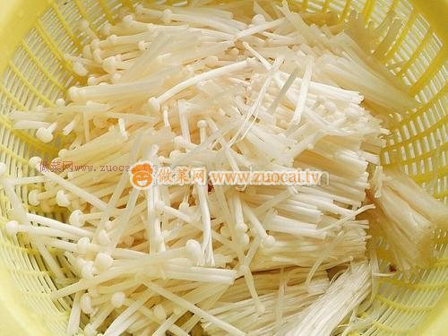 口感鲜嫩多汁的沙爹金菇豚肉片怎么做