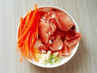 色泽金黄的锅包肉的做法介绍（锅包肉怎么做）