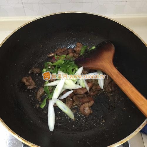 拥有浓郁孜然香味的孜然羊肉的家常做法教程
