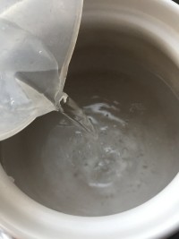 具有调经滋补、促进血液循环的当归首乌红枣汤的做法