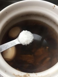 具有调经滋补、促进血液循环的当归首乌红枣汤的做法