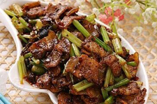 口味爽辣清口,肉片劲道香浓的回锅肉怎么做