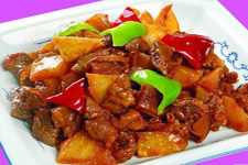 口感鲜香，色泽红润的土豆烧牛肉的做法