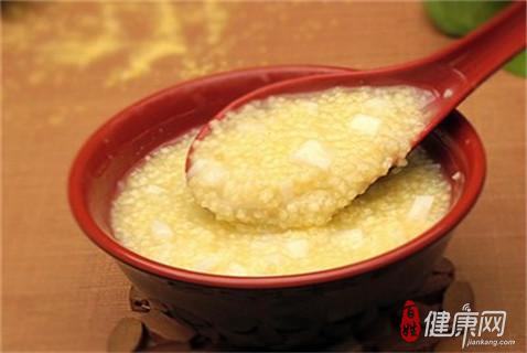 做月子期间吃什么饭菜好呢