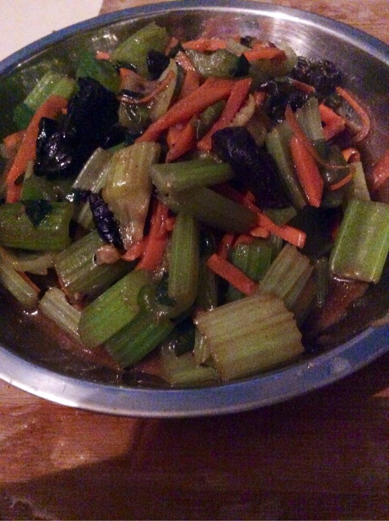 芹炒木耳怎么做最好吃,怎样做最好吃