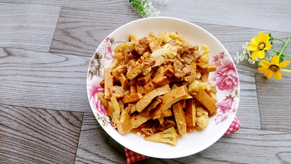 香干花菜炒肉的家常做法(香干花菜炒肉的做法)