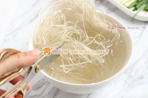 鲜虾白菜粉丝煲的做法