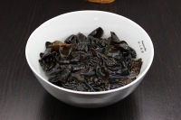 木耳炒五花肉的做法步骤2