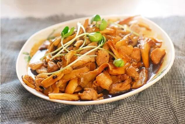 冬季吃蘑菇炒瘦肉驱寒养生 冬季要吃黑色食物 蘑菇炒瘦肉怎么炒好吃