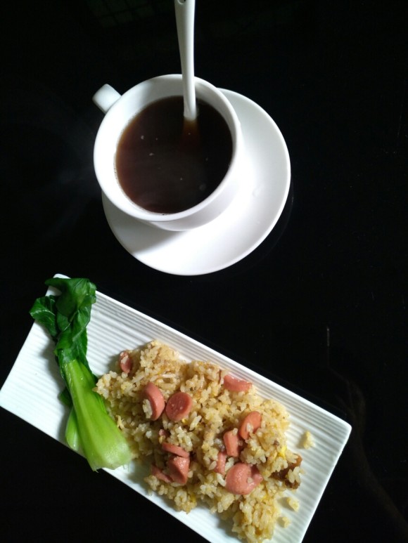 鸡丝火腿肠蛋炒饭的家常做法 家常菜火腿肠炒鸡蛋