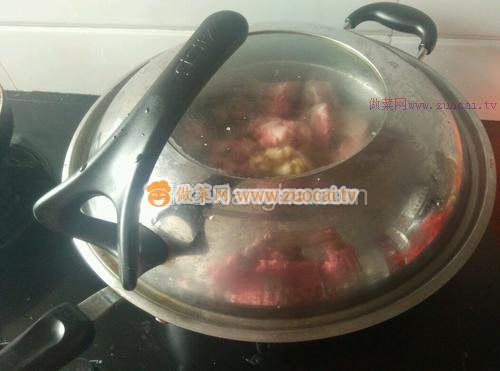 白萝卜蛏干炖排骨的做法