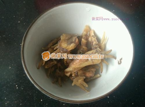 白萝卜蛏干炖排骨的做法