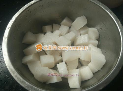 白萝卜蛏干炖排骨的做法