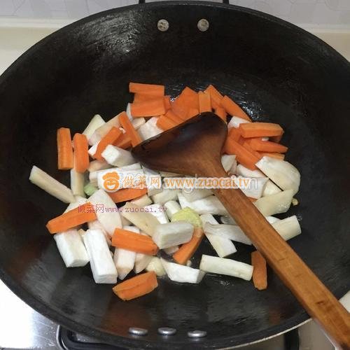 杏鲍菇胡萝卜烧的做法