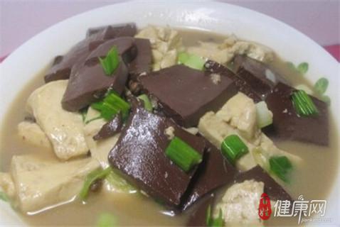 孕妇贫血多吃什么呢(孕妇贫血多吃什么食物)