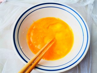 肉末鸡蛋羹,搅拌均匀,