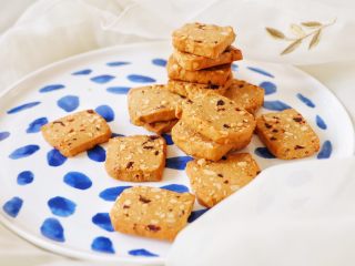 红糖花生饼干,拿出烤箱晾凉