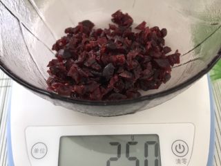 红糖花生饼干,蔓越莓干切碎