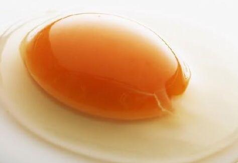 宝宝多大可以吃蛋黄?7个月宝宝能不能吃蛋黄_宝宝多大可以吃大人的饭菜