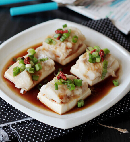豆腐蒸鳕鱼片的图解做法(蒸鳕鱼豆腐的做法大全)