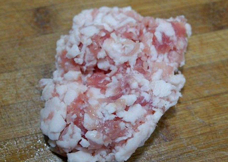 红白豆腐炖肉末的做法步骤1