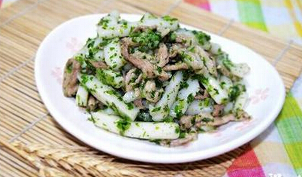 荠菜炒里脊肉丝的做法