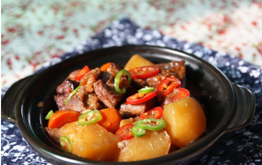 胡萝卜土豆炖牛腩的做法