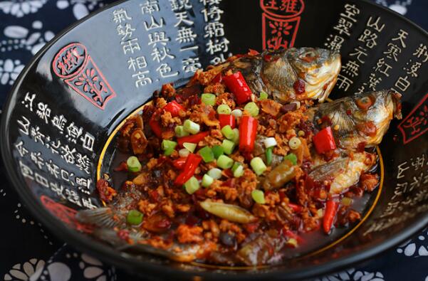 一道让人久久难忘记的美味——【干烧鲫鱼】的做法