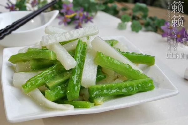苦瓜炒鱼丝