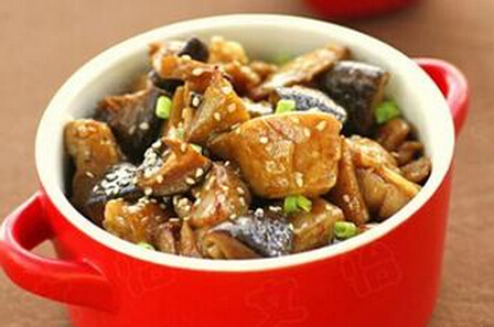 蘑菇炖鸡的做法,蘑菇炖鸡的制作步骤(蘑菇炖鸡的做法步骤窍门)