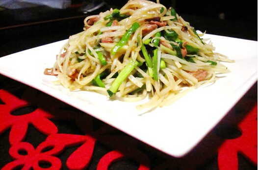 土豆丝炒韭菜的做法