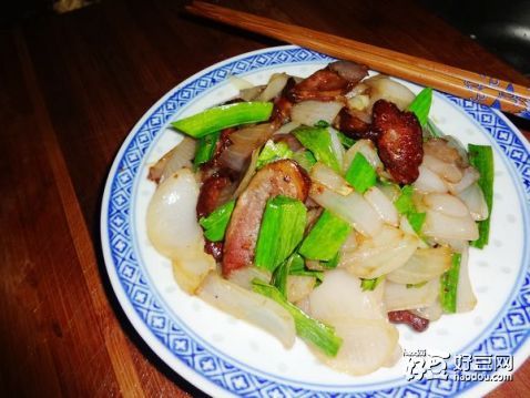 洋葱炒香肠