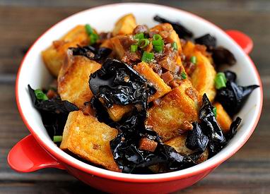 黑木耳炒豆腐