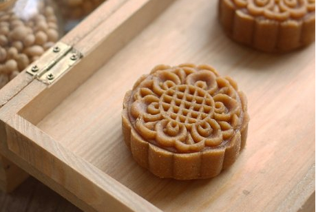 自制作小小的美食——黄豆糕点