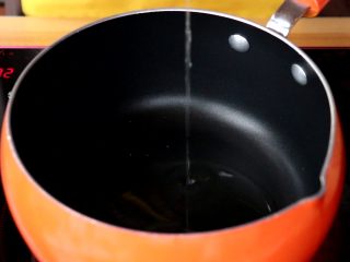 #年年有余#清蒸鲈鱼,另起锅,倒入玉米油,烧热油