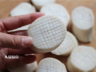 蚝油杏鲍菇,看着有些复杂,切起来其实很简单,切一次就会了。