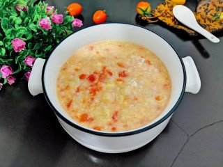 番茄丝瓜补钙粥,搅拌均匀后,盛出上桌