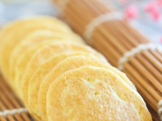 8m+小米饼(宝宝辅食),这样就做好啦!简单又快手,放到温热就可以给娃用手拿着吃了哈~