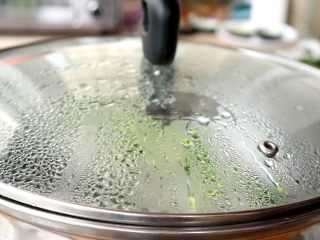 #年年有余#清蒸鲈鱼,蒸5min即可tips:千万别蒸太长时间,鱼肉老了,味道口感真的很难吃